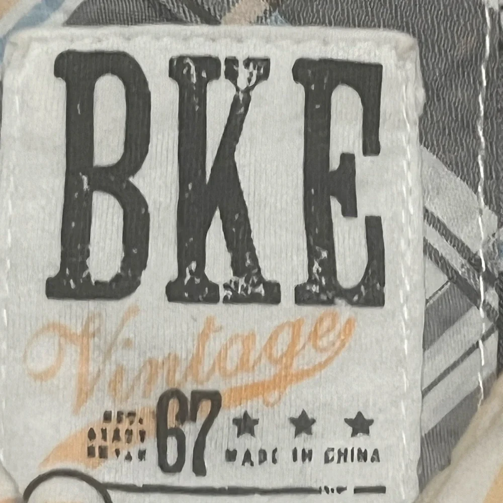 Mens BKE vintage short sleeve pearl snap. Distressed.